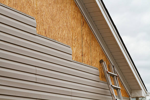 Professional Siding Repair technician working in Metuchen, NJ